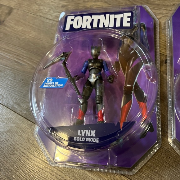 2 Fortnite Figures Lynx & Bash New - Picture 3 of 3
